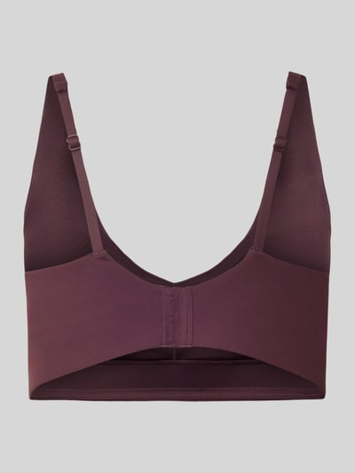 Produktfoto, Sport-BH mit Logo-Print Modell 'PURELUXE LONGLINE' von Fabletics in dunklem Violett, glatte Struktur, Stretch-Material, Rückansicht, Material-Mix, breite verstellbare Träger, rückseitiger Hakenverschluss