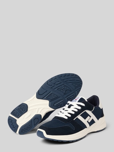Produktfoto, Sneaker mit Label-Detail Modell 'Alain' von HECHTER PARIS in Dunkelblau-Weiß mit strukturierter Sohle und abgerundeter Form