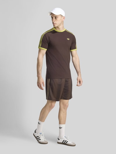 adidas Originals t-shirt o kroju regular fit z czystej bawełny Ciemnobrązowy 1