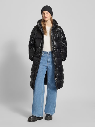 Calvin Klein Jeans Płaszcz pikowany o kroju regular fit z nadrukiem z logo model ‘Shine’ Czarny 1