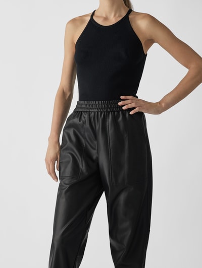 Tibi Hose in Leder-Optik Schwarz 3