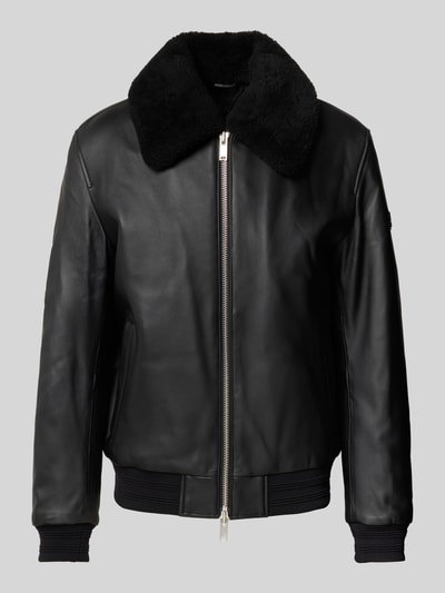 Produktfoto, Bomberjacke in Leder-Optik von Moose Knuckles in Schwarz mit Kontrastkragen aus Teddyfell und Zweiwege-Reißverschluss, lockere Passform, elastischer Material-Mix, Eingrifftaschen