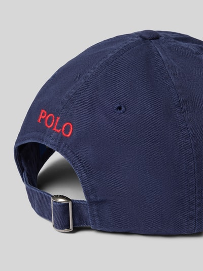 Produktfoto, Basecap aus reiner Baumwolle von Polo Ralph Lauren in uni dunkelblau mit roter Logo-Stickerei, verstellbarer Riegel, reine katoen