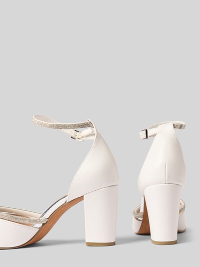 Produktfoto, Pumps mit Ziersteinbesatz von Marco Tozzi in Creme mit Blockabsatz, Dornschließe, Ziersteinbesatz, Riemen, Absatzhöhe 8 cm, Schafthöhe 10 cm, Schaftweite 6 cm, Vorderseite und Rückansicht, glatte Struktur, dezenter Glanz