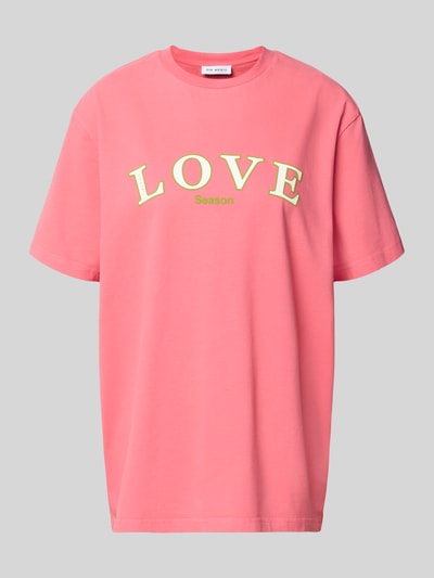 Produktfoto, T-Shirt mit Statement-Print und Rundhalsausschnitt von OH APRIL in Pink, reine Baumwolle, oversized, Rückenlänge 70 cm bei Größe S