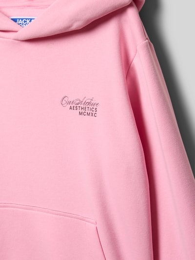 Produktfoto, Hoodie mit Kapuze Modell 'ROAR' von Jack & Jones in Rosa, Baumwoll-Mix, Känguru-Tasche, Label-Print, gerippte Abschlüsse