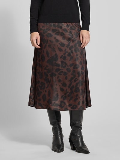 Frauenmodel trägt Ausgestellter Midi-Rock aus Viskose-Mix von Tom Tailor, Optik: Unifarben, Muster: Animal-Print, gerade Saum, Ganzkörperansicht von vorne.
