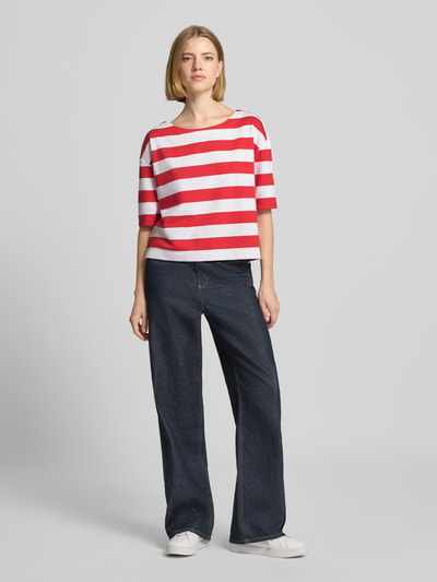 Frauenmodel trägt Sweatshirt mit 1/2-Arm im Allover-Look von monari, Baumwoll-Mix, regular fit, Rundhalsausschnitt, Ganzkörperansicht von vorne.