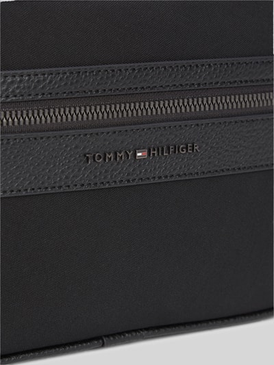 Tommy Hilfiger Umhängetasche mit Reißverschluss und Logo-Detail BLACK 3