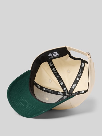 New Era Basecap mit Motiv-Stitching Modell 'COLOURBLOCK 9FORTY®' Beige 2