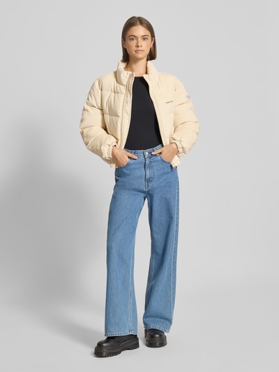 Guess Jeans Steppjacke aus Cord mit Stehkragen und Eingrifftaschen Ecru 1