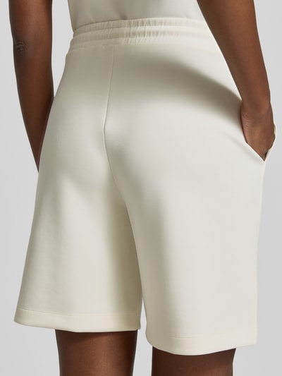 Frauenmodel trägt Top aus Modal-Mix mit Rundhalsausschnitt von Rich & Royal, Damen, Regular-Fit, Stretch-Anteil, Nahaufnahme Rückansicht.