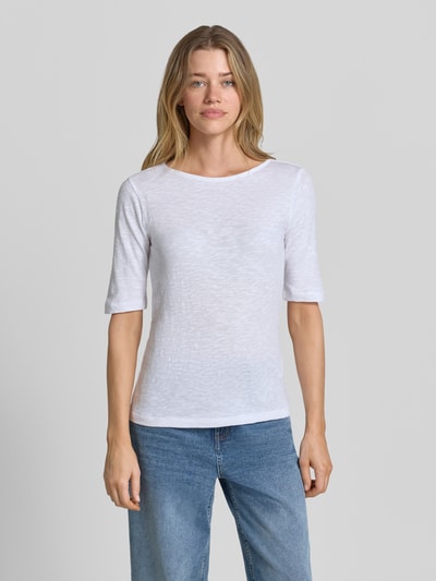 Kobiece model nosi damski t-shirt z dekoltem w łódkę o efekcie melanżu od Christian Berg Woman, krój regular fit, bawełna, długość tyłu 58 cm w rozmiarze S, widok całej sylwetki z przodu.