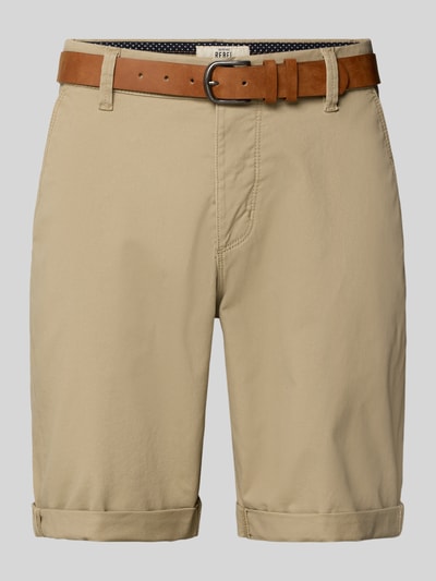 Produktfoto, Shorts mit Gürtel Modell 'MIKE' von Redefined Rebel in Beige, glatte Oberfläche, seitliche Eingrifftaschen, regelmäßiger Schnitt.
