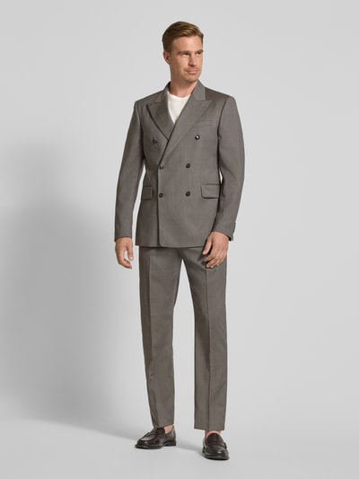 Männermodel trägt Sakko aus wol met labelpatch en strookzakken van Tiger of Sweden, regular fit, reverskraag, met dubbele rij knopen, paspelzak op de borst, zijstrookzakken, ruglengte maat 50 78 cm, schouderbreedte 50 cm, mouwlengte 68 cm, grijs, rechte vormen, gladde textuur, geheel lichaamsaanzicht van voren