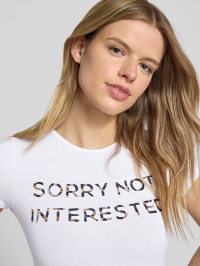 NOISY MAY® T-shirt z wyhaftowanym napisem model ‘KATINKA’ Złamany biały 3