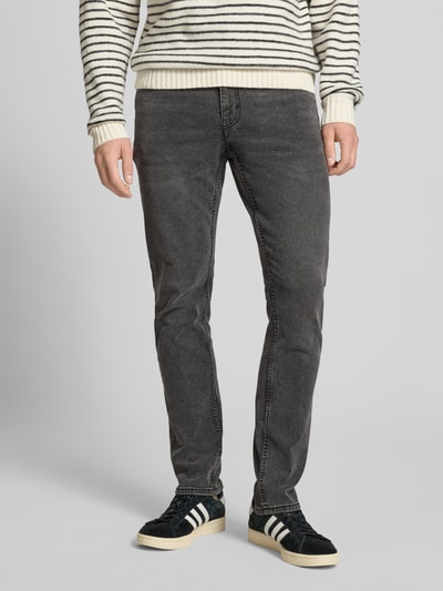 Männermodel trägt Slim Fit Jeans aus Baumwoll-Mix Modell 'LOOM' von Only & Sons in Dunkelgrau, 5-Pocket-Design, Ganzkörperansicht von vorne.