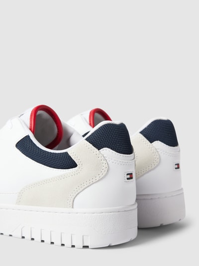 Tommy Hilfiger Sneakersy ze skóry z detalami z logo model ‘BASKET CORE’ Biały 2