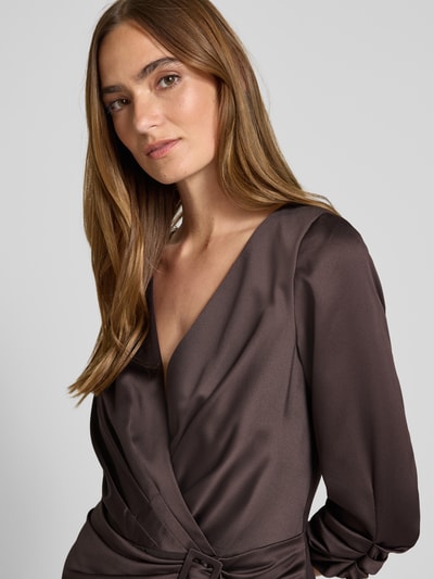 Adrianna Papell Cocktail-Jumpsuit mit V-Ausschnitt und 3/4-Arm Schoko 3