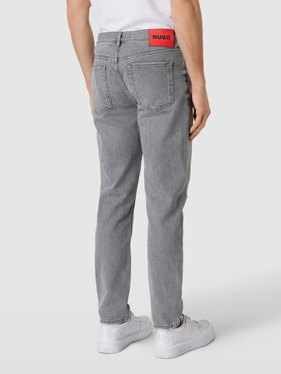 HUGO Tapered Fit Jeans im Destroyed-Look Mittelgrau 5