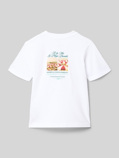 Jongen draagt T-shirt met ronde hals model 'CASSIS' van Jack & Jones, katoen, regular fit, statementprint; ruglengte 51 cm, rugaanzicht.