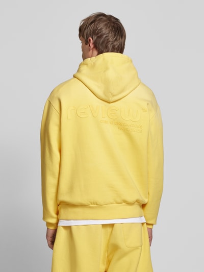 REVIEW Hoodie mit Label-Print Pastellgelb 5