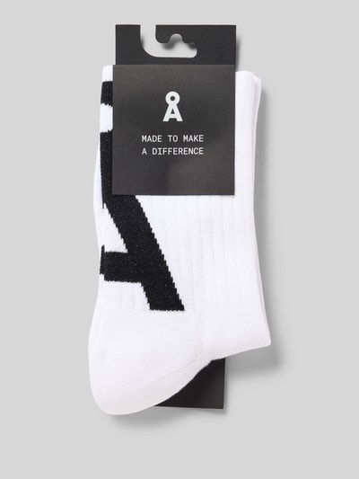 Produktfoto, Socken mit Label-Stitching 'SAAMUS' van ARMEDANGELS in effen kleuren met logodetail, ribboordjes, katoenmix