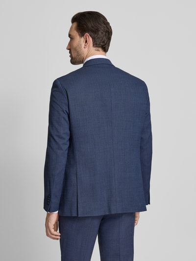 Männermodel trägt Slim Fit 2-Knopf-Sakko mit Pattentaschen Modell 'Grant' von Pierre Cardin, Schurwoll-Mix mit Stretch-Anteil, Rückenlänge 74 cm, Schulterbreite 46 cm, Ärmellänge 65 cm, Ganzkörperansicht Rückansicht.