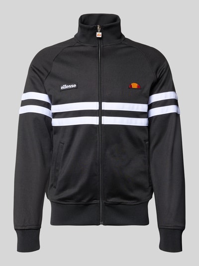 Produktfoto, bluza rozpinana z mieszanki bawełny model 'RIMINI' od Ellesse, prosty krój, czarna z białymi pasami, stójka, zamek błyskawiczny, detale z logo, elastyczne wykończenia, długość tyłu w rozmiarze M: 71 cm, długość rękawów w rozmiarze M: 43 cm