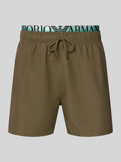 Produktfoto, olivegrüne Relaxed Fit Badeshorts mit Logo-Stitching und Tunnelzug von Emporio Armani, elastischer Bund, klare Struktur