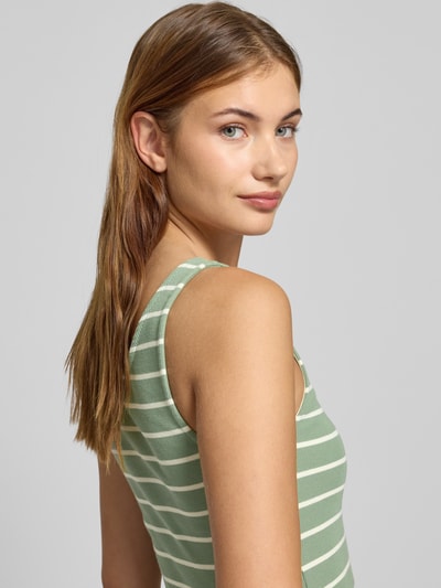 Only Top o kroju slim fit z prążkowaniem model ‘NESSA’ Trzcinowy 3