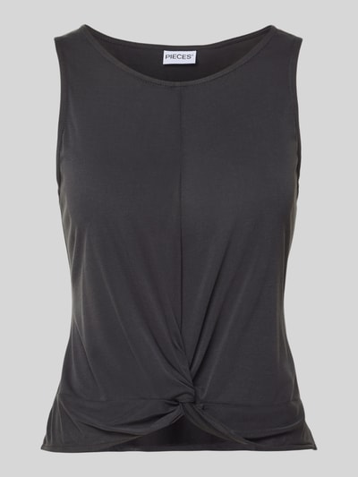 Produktfoto, schwarzes Regular Fit Top aus Viskose-Mix Modell 'ANORA' von PIECES, glatte Oberfläche, leichte Drapierung vorn, Damen Top