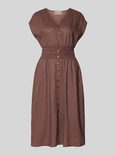 Produktfoto, Knielanges Kleid aus Leinen-Mix mit Knopfleiste von Christian Berg Woman Selection in Braun, taillierter Schnitt, V-Ausschnitt, Kappärmel, Smok-Details, Rücklänge 44 cm, Brustweite 44 cm, Leinen-Mix mit Viskose-Anteil, Knielänge, strukturierte Oberfläche