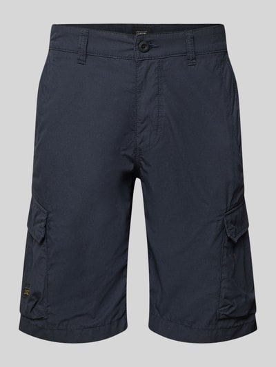 Produktfoto, Bermudas mit Cargotaschen von camel active, ciemnoniebieski kolor, czysta bawełna, krój regular fit, kieszenie ukośne i cargo, detal z logo, szerokość w rozmiarze 32: 44 cm, długość wewnętrzna nogawki w rozmiarze 32: 26 cm, struktura gładka