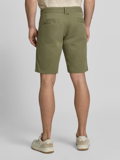 Männermodel trägt Shorts mit Eingrifftaschen von PME Legend aus Baumwoll-Elasthan-Mix, Regular-Fit, Gesäßtaschen, Ganzkörperansicht Rückansicht.