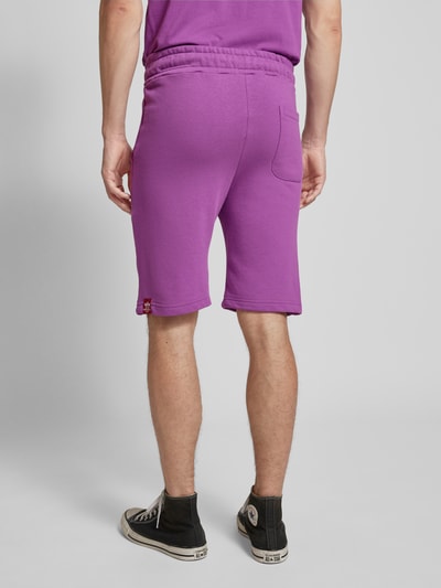 Alpha Industries Regular Fit Sweatshorts mit Label-Print Purple 5