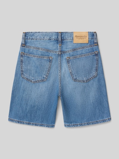 Produktfoto, Bermudas im 5-Pocket-Design von Abercrombie&Fitch aus reiner Baumwolle, gerade Passform, blaue Jeansoptik, Rückansicht.