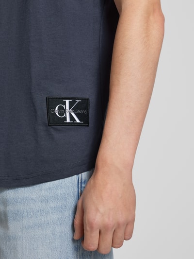 Calvin Klein Jeans T-Shirt mit Label-Patch Dunkelblau 3