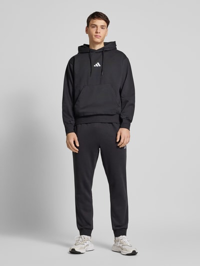 ADIDAS SPORTSWEAR Bluza z kapturem i wyhaftowanym logo model ‘FEELCOZY’ Czarny 1