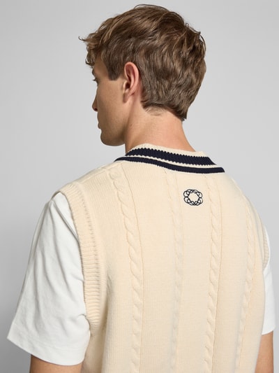 PROHIBITED Pullunder mit V-Ausschnitt Modell 'Dream' Offwhite 3