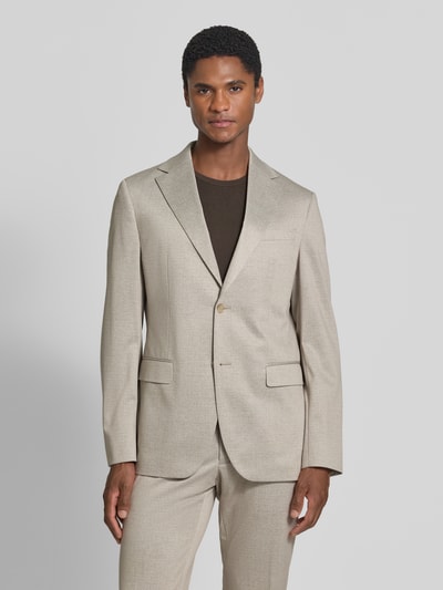 Männermodel trägt Slim Fit Sakko mit Viskose-Anteil von HECHTER PARIS in Beige, elastischer Material-Mix, Knopfleiste, Ganzkörperansicht von vorne.