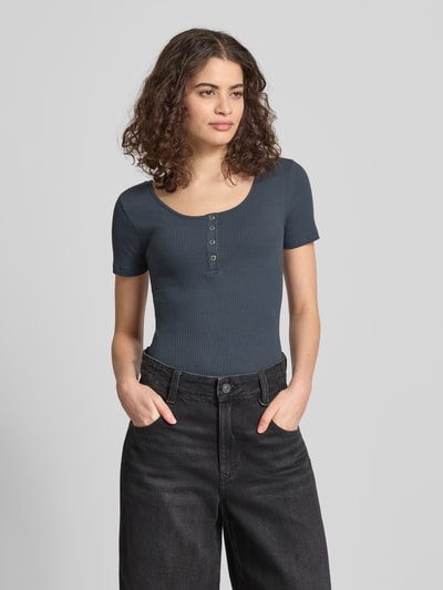 PIECES t-shirt o kroju slim fit z mieszanki bawełny model 'KITTE' Ciemnoniebieski 4