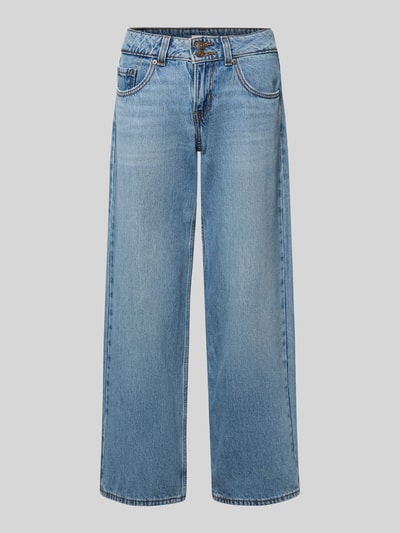 Produktfoto, Jeans mit 5-Pocket-Design von Levi's®, reine Baumwolle, lockerer Schnitt, hellblaue Waschung, sichtbare Nähte, Frontansicht