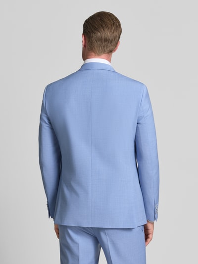 Männermodel trägt Regular Fit Sakko aus Schurwoll-Mix von HECHTER PARIS in Hellblau mit glatter Textur, Ganzkörperansicht Rückansicht. Herren Sakko, elastischer Material-Mix, Reverskragen, Brust- und Pattentaschen sowie 2-Knopfleiste, Rückenlänge 73 cm, Schulterbreite 46 cm, Ärmellänge 66 cm.