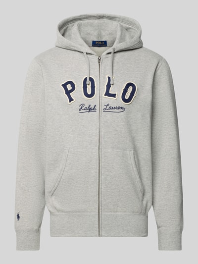 Produktfoto, Sweatjacke mit Label-Stitching und Känguru-Tasche von Polo Ralph Lauren aus Baumwoll-Mix in Grau, Regular-Fit, Kapuze mit Tunnelzug, Reißverschluss, charakteristische Textur und Details, neutrale Farbgebung für Herren.
