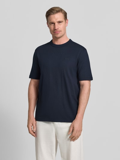 Mannenmodel draagt Regular Fit T-shirt uit puur katoen model 'H-TAUT 15' van BOSS, look: effen, ronde hals, korte mouw, voorkantoverzicht,