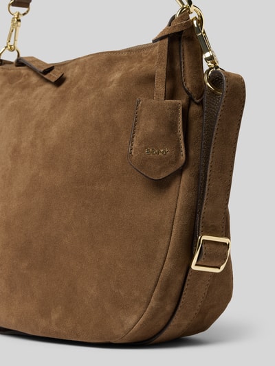 Produktfoto, Handtasche aus Leder Modell 'JUNA' von Abro in Braun mit goldener Schnalle, sichtbarer Reißverschluss, grobe Struktur
