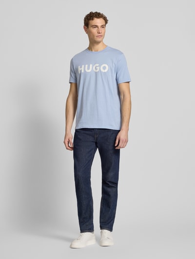 Męski t-shirt w kolorze jasnoniebieskim, nadruk z logo, krój regular fit, dżersej z czystej bawełny, Regular Fit T-Shirt aus reiner Baumwolle Modell 'DULIVIO' von HUGO, efekt: jednolity kolor, nadruk z logo, okrągły dekolt, krótki rękaw, wykończenie materiału: dżersej, materiał: czysta bawełna, Ganzkörperansicht von vorne
