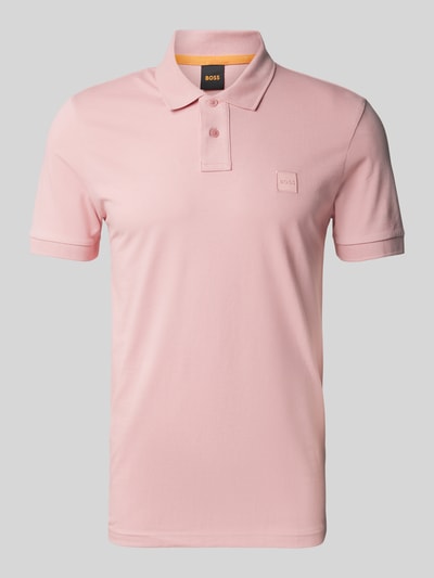 BOSS Orange Koszulka polo o kroju slim fit z naszywką z logo model ‘Passenger’ Różowy 2