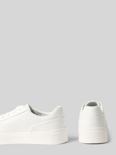 Produktfoto, Sneaker mit Logo-Detail Modell 'Gunter' von bugatti für Herren in Weiß, abgerundete Passform, Schnürverschluss, Absatzhöhe 4 cm, Schafthöhe 6 cm, Schaftweite 6 cm, glatte Oberfläche mit klaren Linien und matter Struktur